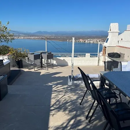 Duplex Avec Terrasse Magnifique Jacuzzi Vue Appartement Roses