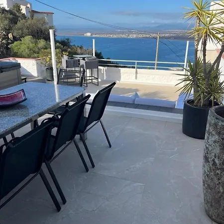 Duplex Avec Terrasse Magnifique Jacuzzi Vue Roses