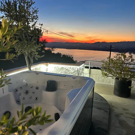Duplex Avec Terrasse Magnifique Jacuzzi Vue Apartment Roses