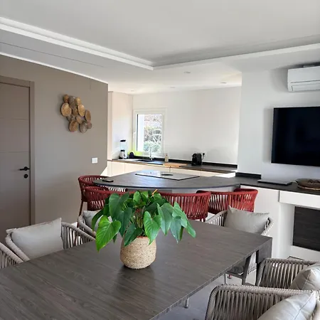 Appartement Duplex Avec Terrasse Magnifique Jacuzzi Vue Roses