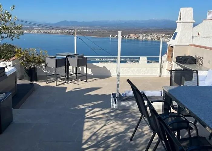 Duplex Avec Terrasse Magnifique Jacuzzi Vue Appartement Roses