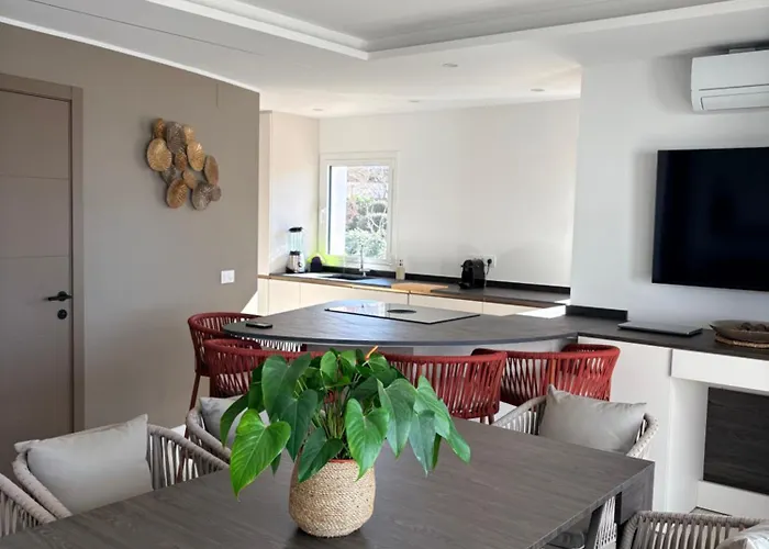 Appartement Duplex Avec Terrasse Magnifique Jacuzzi Vue Roses