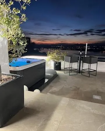 Duplex Avec Terrasse Magnifique Jacuzzi Vue *